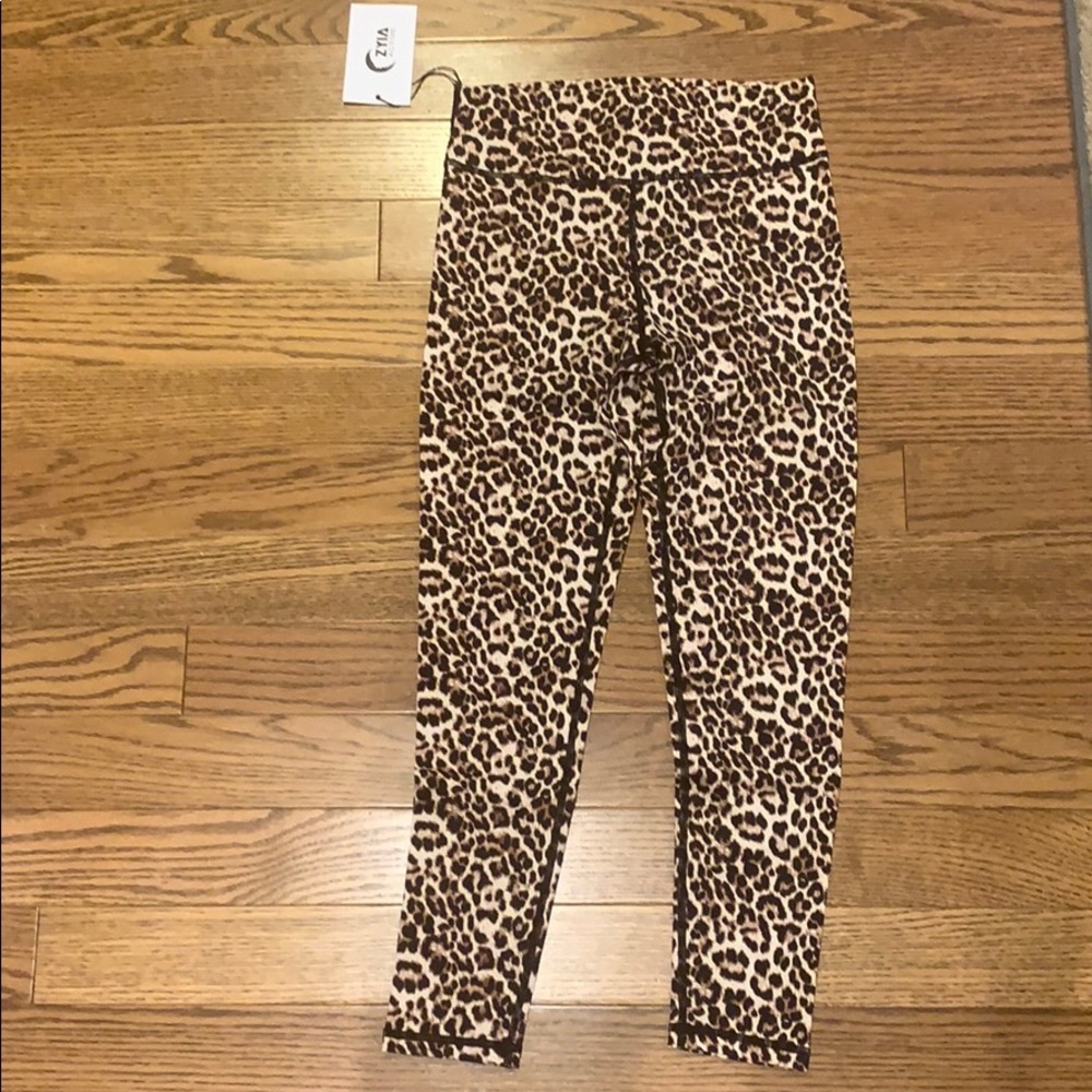 Leopard Zyia active leggings 8-10
